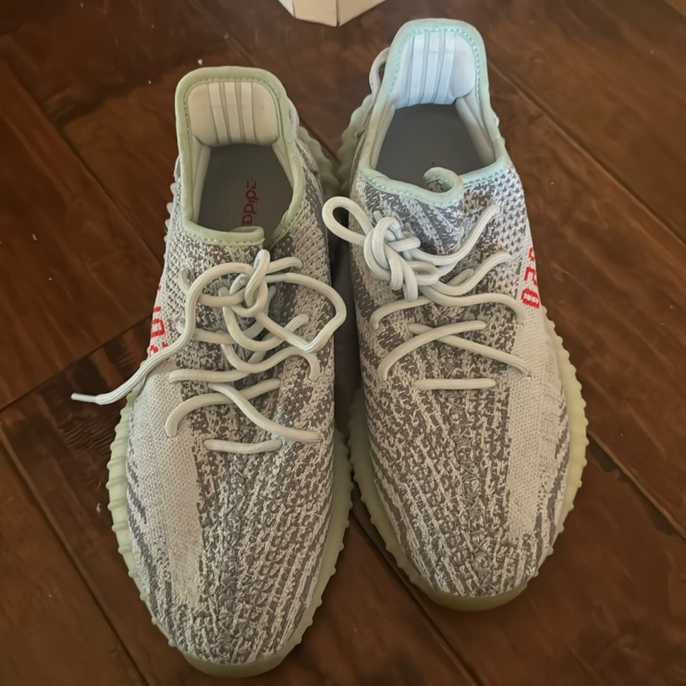 Yeezy Boost - Picture 2 of 9